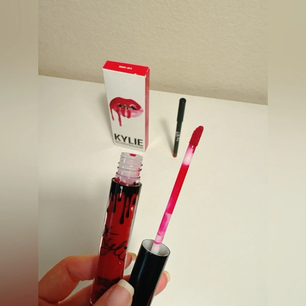 Kylie Cosmetics Lip Kit Mary Jo K Matte Liquid Lipstick & Lip Liner Set - Picture 4 of 8
